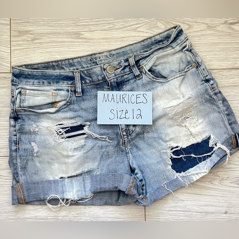 Maurices mid-rise shorts